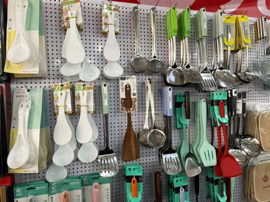 京西購(gòu)物新地標(biāo)！全城熱捧的‘白菜價(jià)’天堂，日用百貨3元起，潮流服飾幾十元帶走